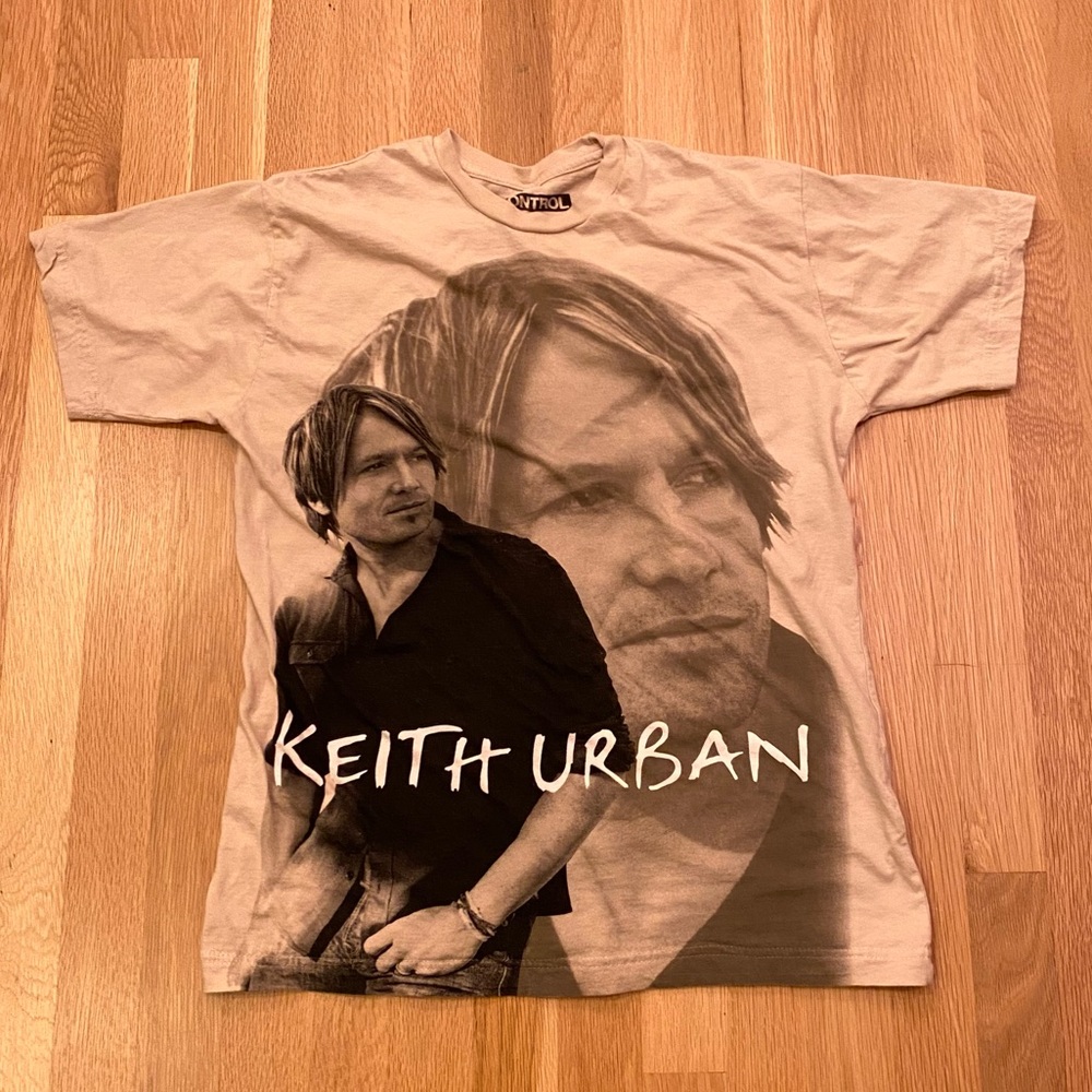 Keith Urban Defying Gravity Womens Tan Short Sleeve Tee / Size M